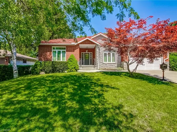 393 Henderson Rd, Burlington, ON L7L 2P6