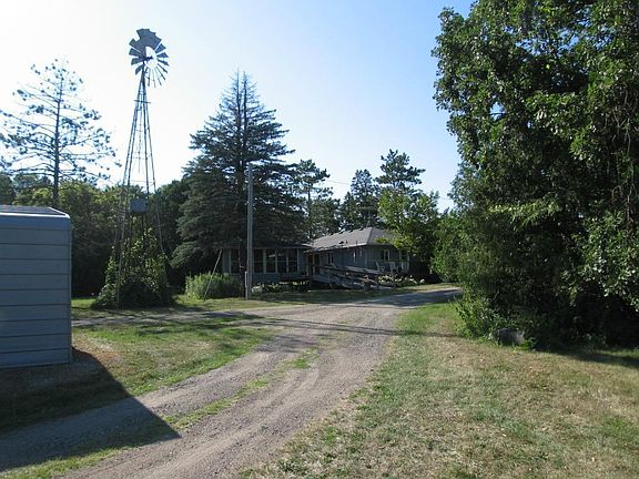 2nd image of 1365 Lonsdale Blvd E