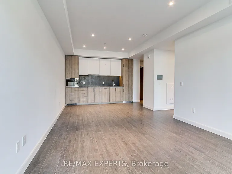 741 King St W #103 — Photo 23
