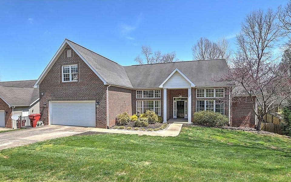 1st image of 617 Glen Oaks Pl