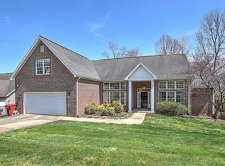 617 Glen Oaks Pl, Johnson City, TN 37615