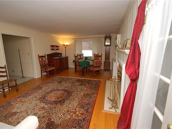 3rd image of 1051 E Schantz Ave