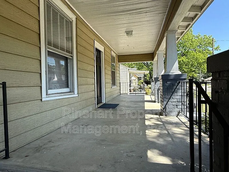 3 bed, 1.0 bath, 1602 sqft, $1,495 — Photo 2