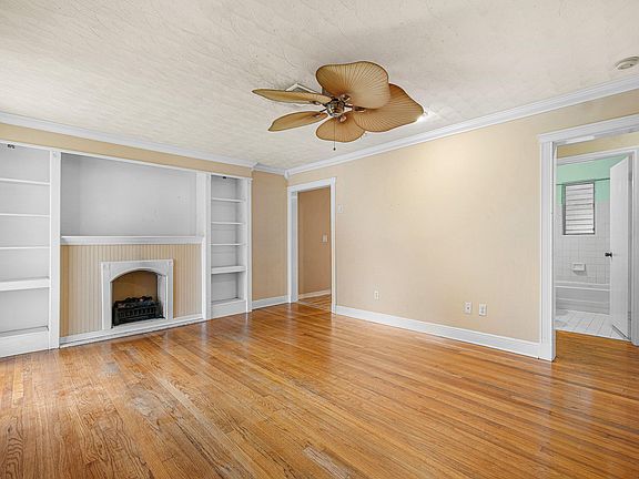 3rd image of 3195 Emerson Avenue