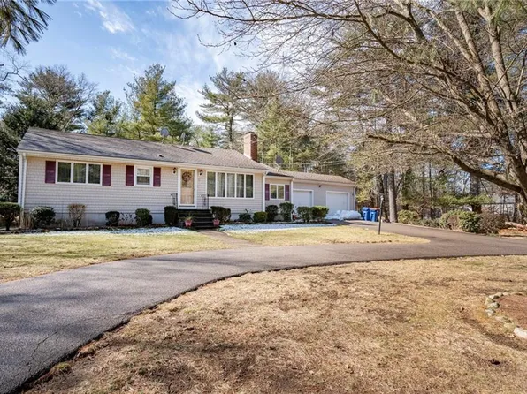 73 Carpenter St, Seekonk, MA 02771