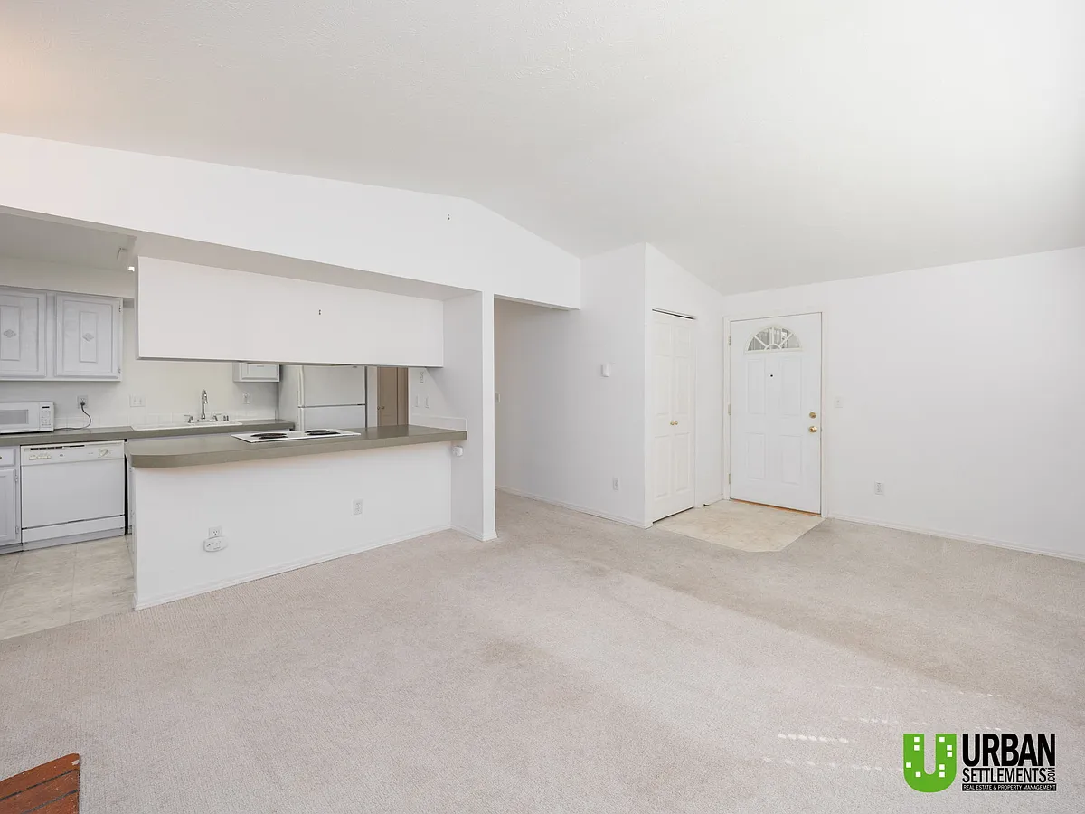 Building Photo - 208 E Weile Ave #3