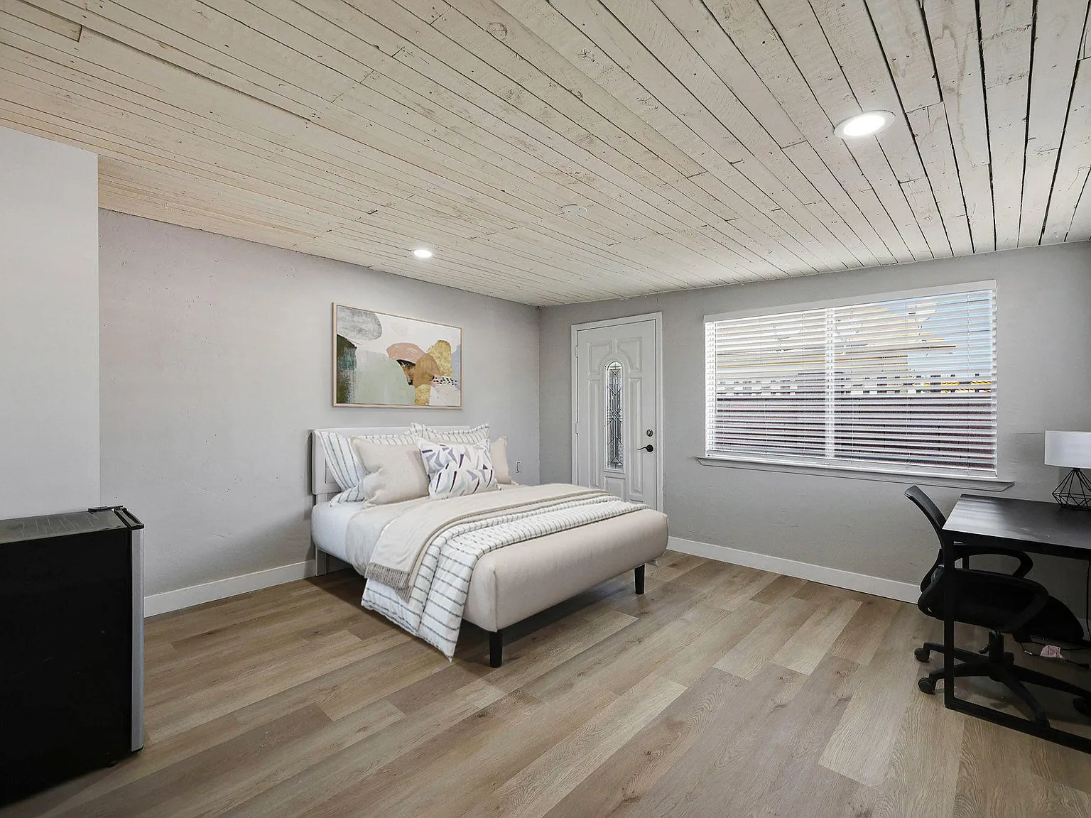 4 bed, 5.0 bath, 2800 sqft, $957 — Photo 1