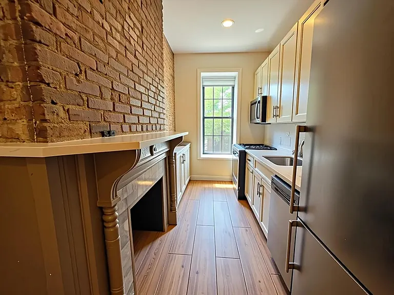 593 Madison St #2 — Photo 3