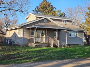 311 E 7th St, Gypsum, KS 67448