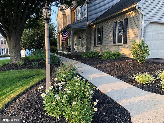 2nd image of 75 Riding Silks Ln