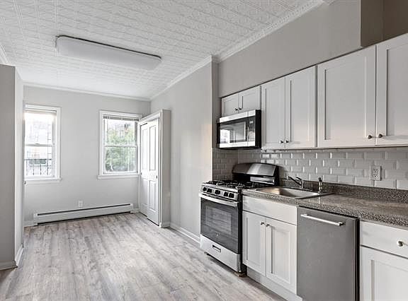 2nd image of 404 Madison St #2-R