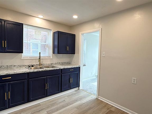 5th image of 10521 McKinney St