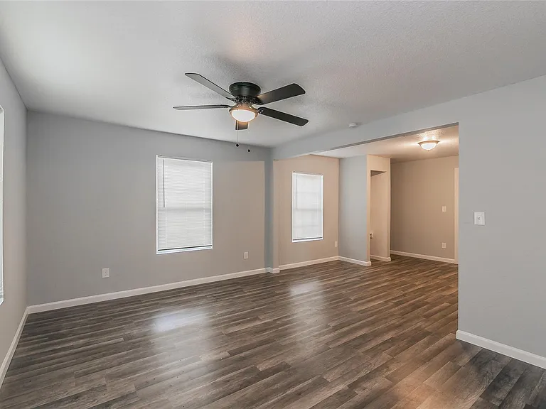 1809 Daniel St — Photo 3