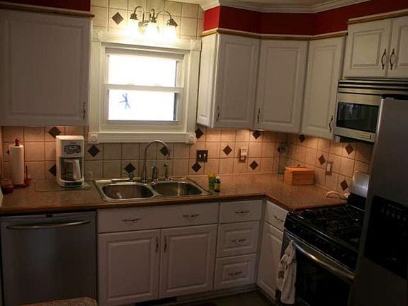 3rd image of 2528 Chatham Woods Dr SE