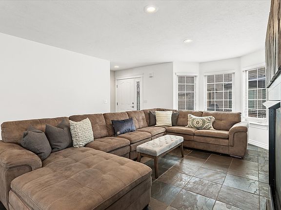 5th image of 1338 E Mossy Springs Ln