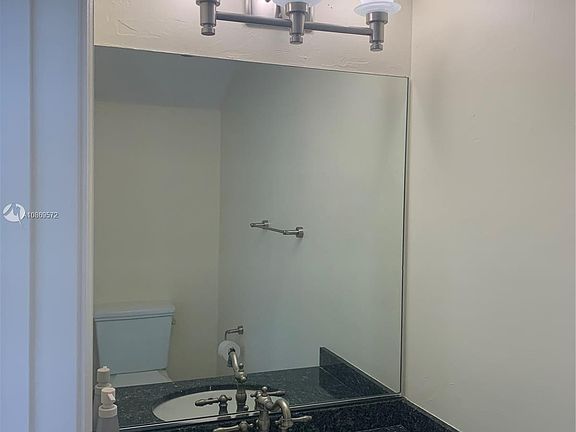 5th image of 1071 Sorrento Dr #6