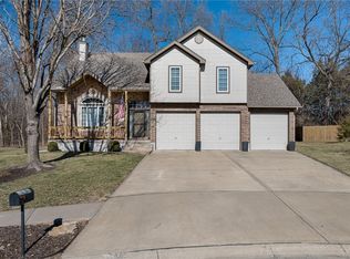 18209 Rollins Dr, Smithville, MO 64089