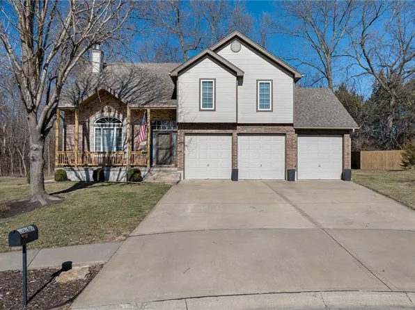 18209 Rollins Dr, Smithville, MO 64089