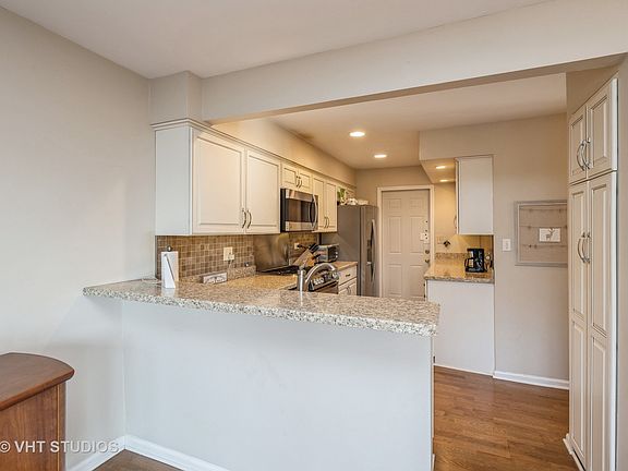 2nd image of 9 Deercrest Sq