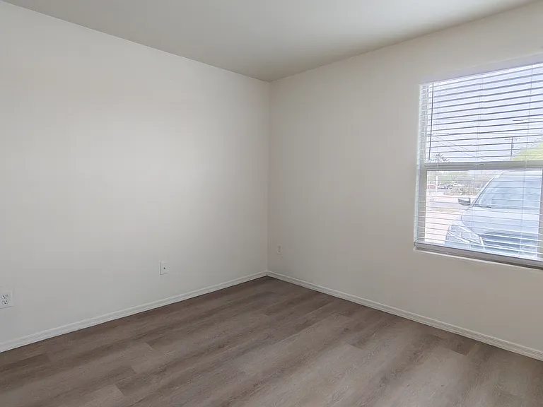 4 E Delta Rd #1 — Photo 12