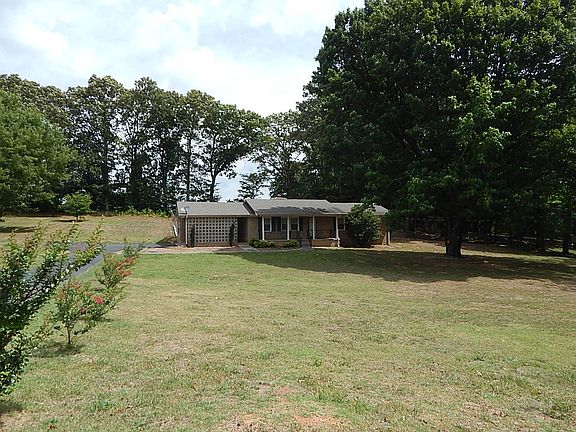 Spacious i acre lot