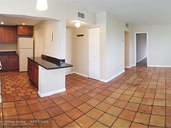 4th image of 2175 NE 170th St APT 101