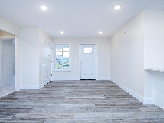 3rd image of 9250 Brook Hollow Ln