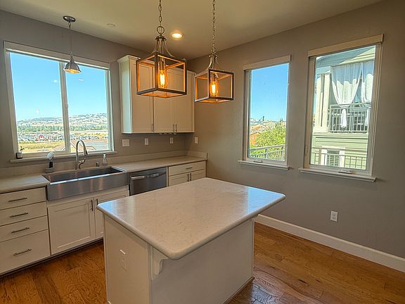 4th image of 563 Jade St