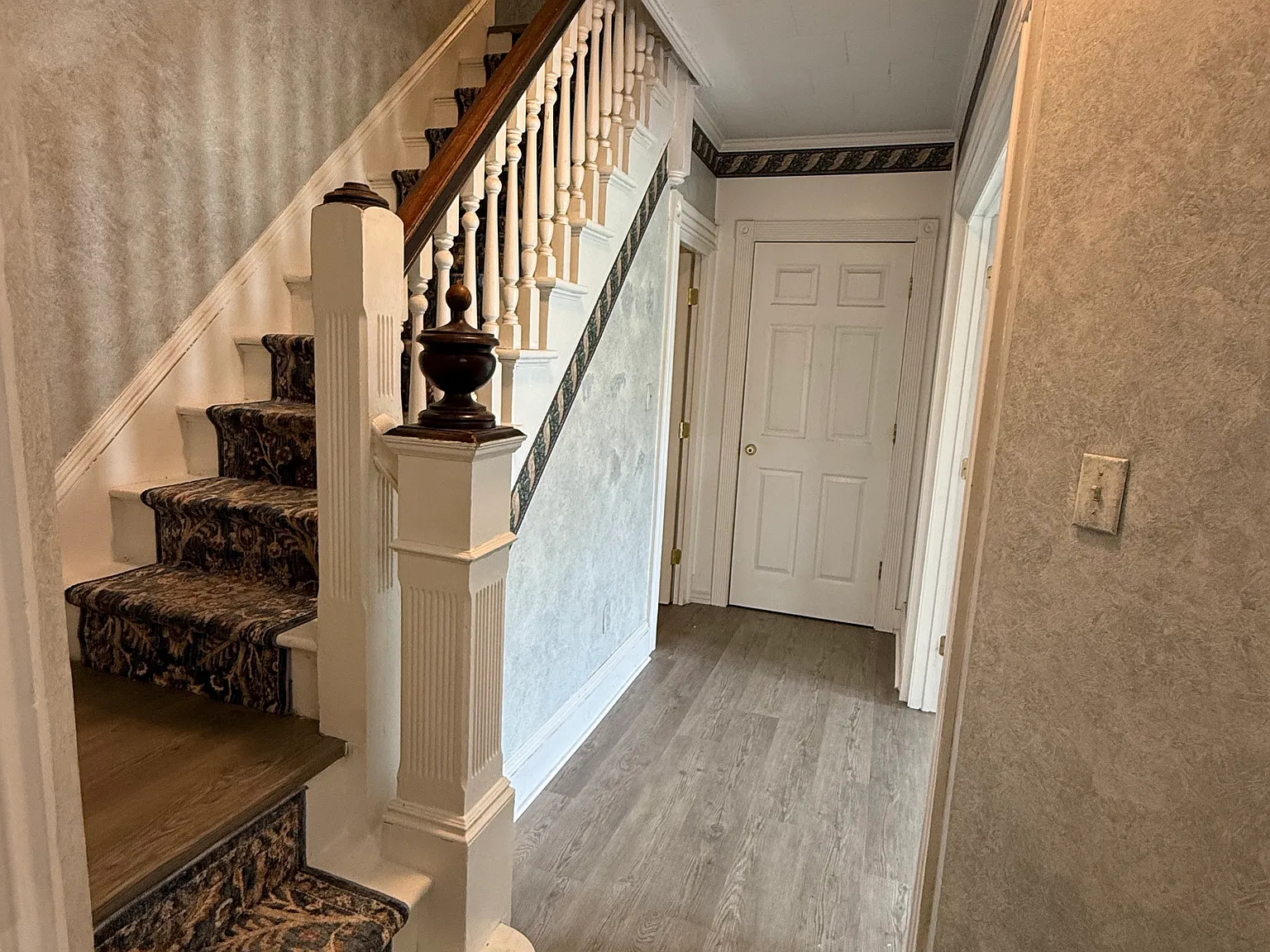 5 bed, 2.5 bath, 1635 sqft, $3,200 — Photo 2