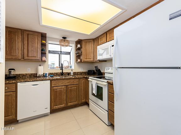 5th image of 3602 S Peninsula Dr #201