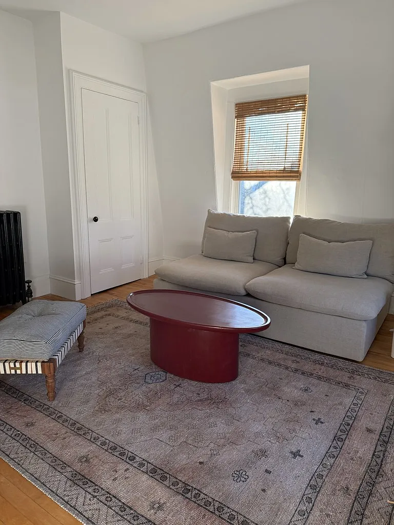 Stylish 2-Bedroom Apartment in Vibrant Portland — Photo 4