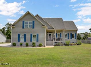 140 Century Rd, Hampstead, NC 28443