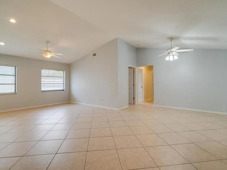 2103 SE 8th Ave — Photo 17