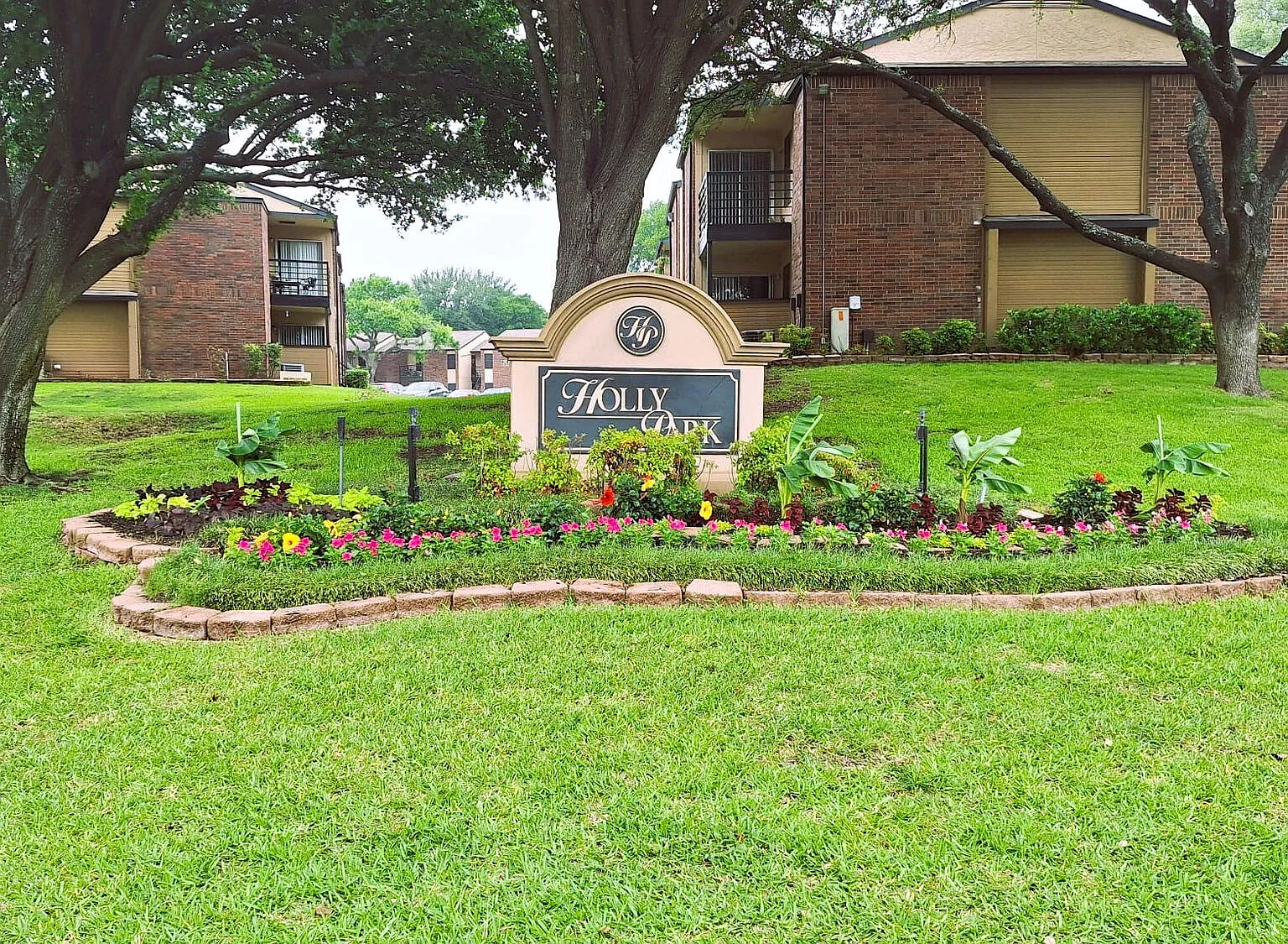 Holly Park — Photo 2
