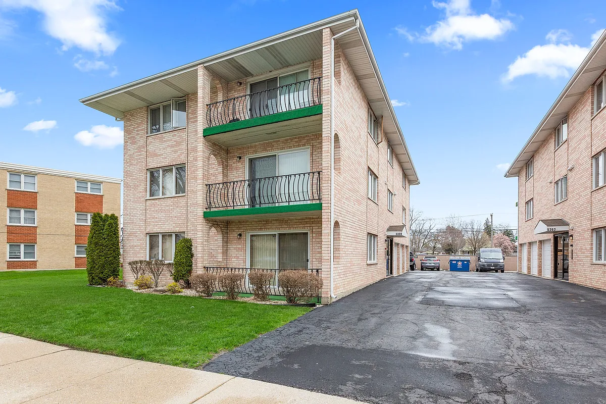 Building Photo - 5359 Edison Ave #2N