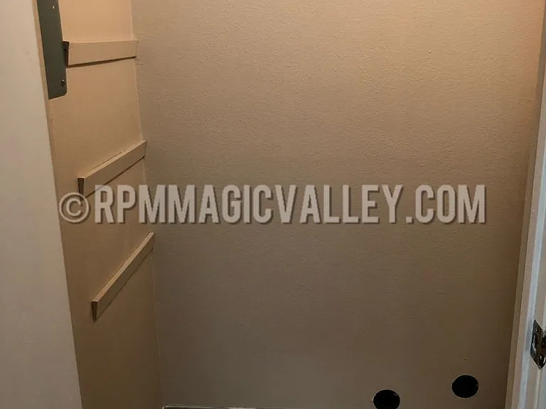 747 Meadows Dr #2 — Photo 9