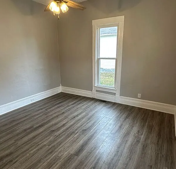 1112 E Locust St — Photo 2