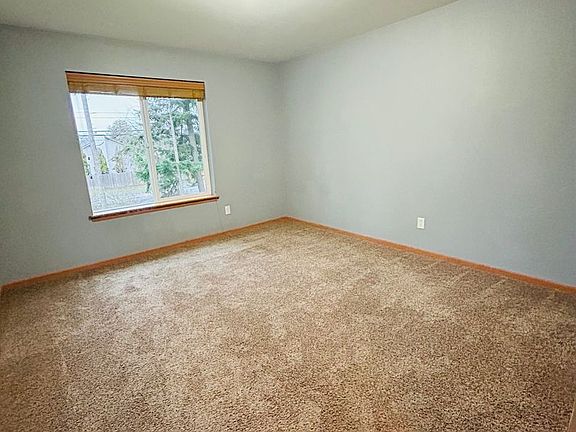 4th image of 564 NW Oxford Pl