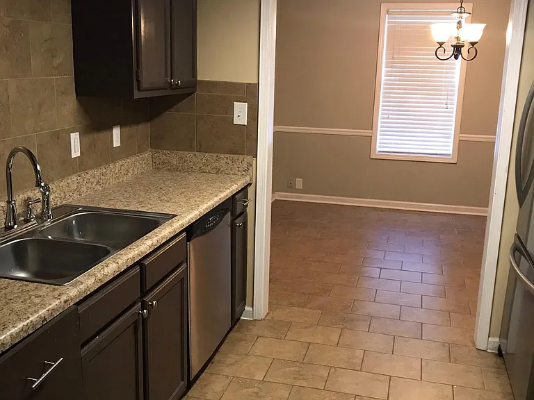 106 Oak Cir — Photo 2