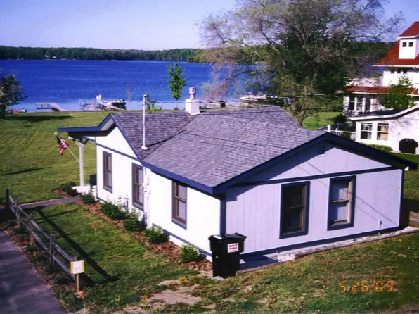 6911 Roelofs Ct, Lake Ann, MI 49650