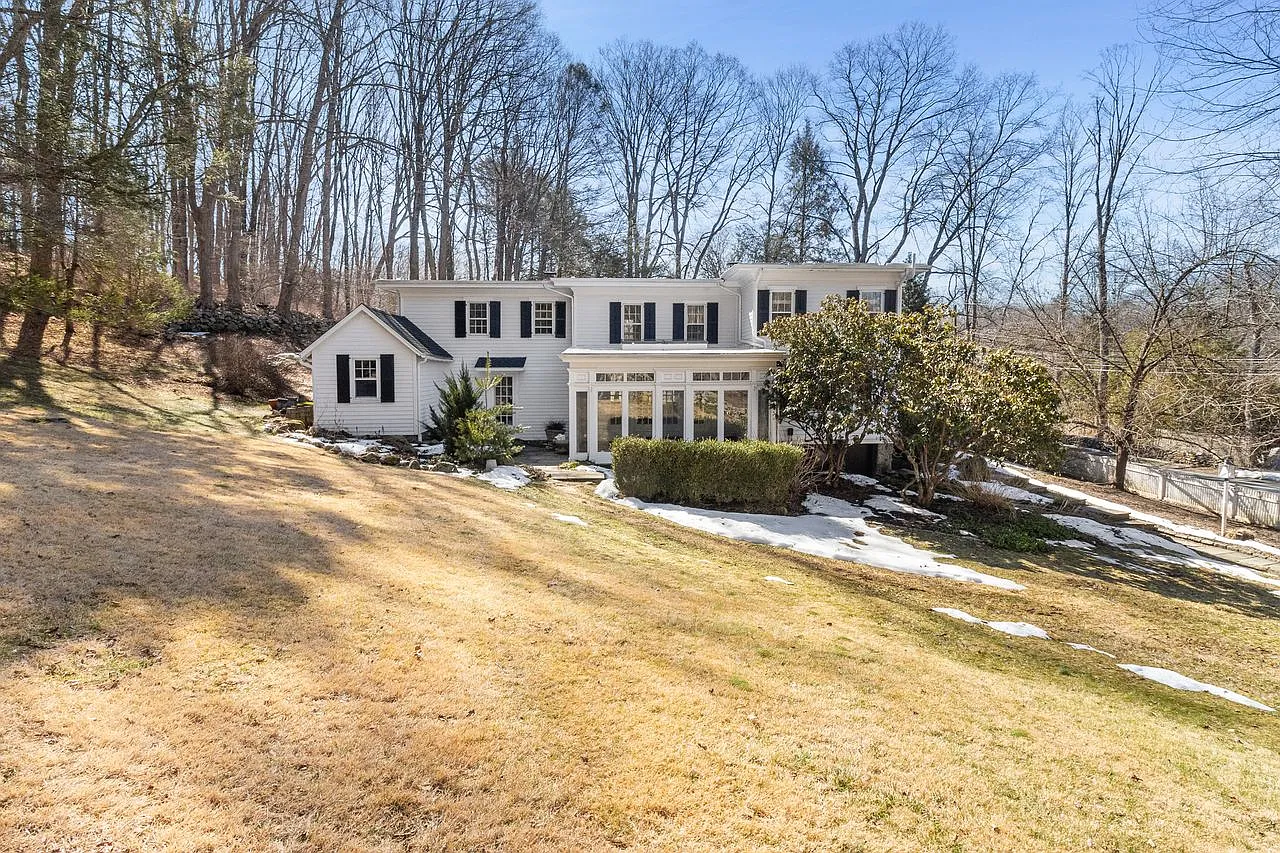 4 bed, 4.5 bath, 3100 sqft, $8,500 — Photo 3