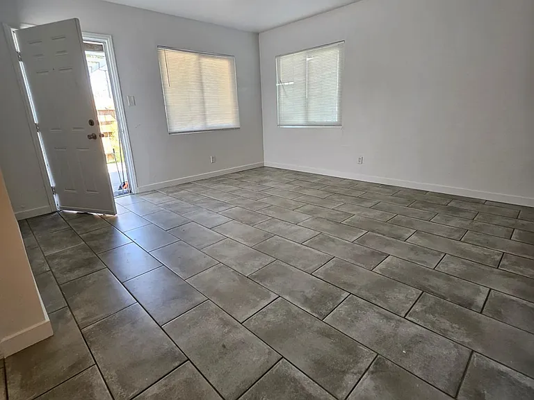 1422 S Casino Center Blvd — Photo 8
