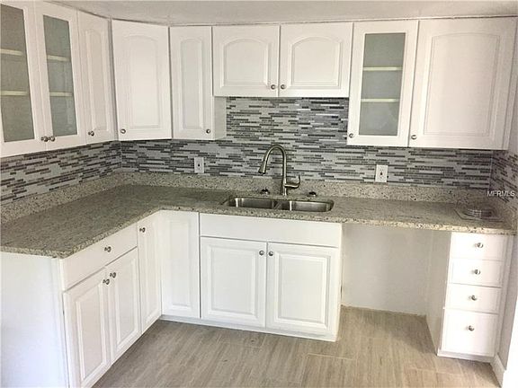 3rd image of 1821 Joyce St