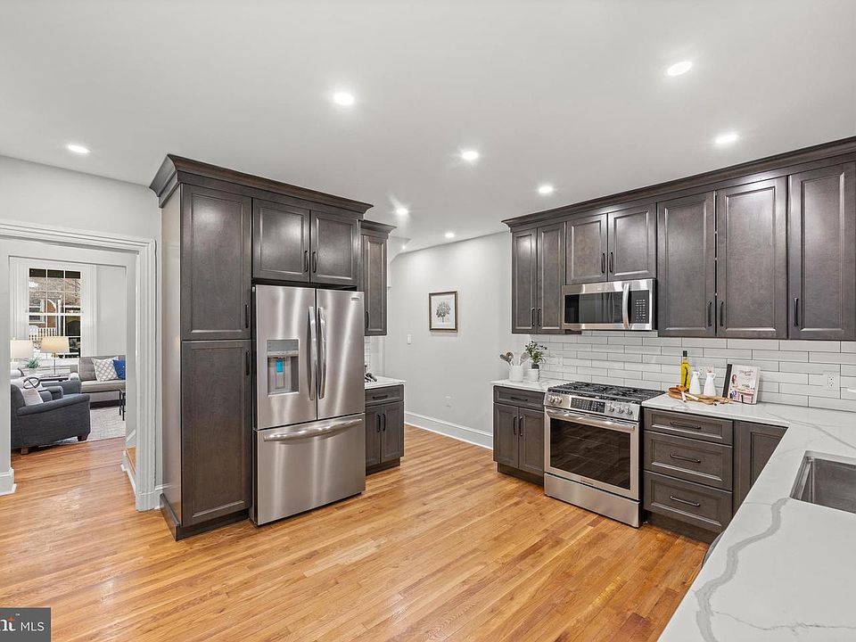 1st image of 222 W Barnard St