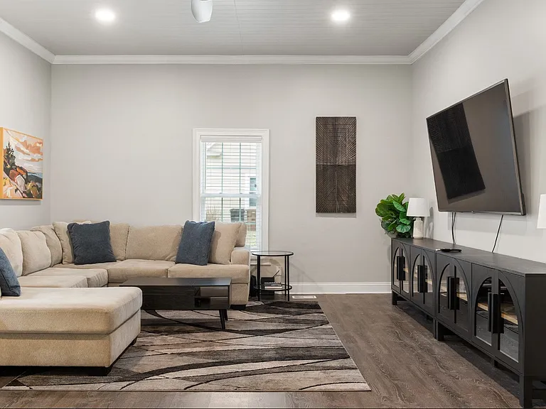 1716 Chapel Hill Rd — Photo 12