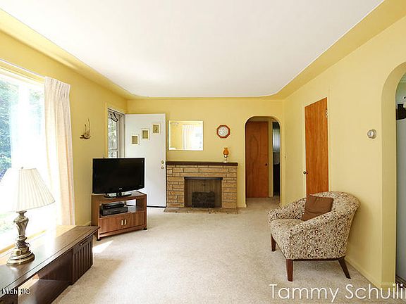 4th image of 1255 Lookout St NW