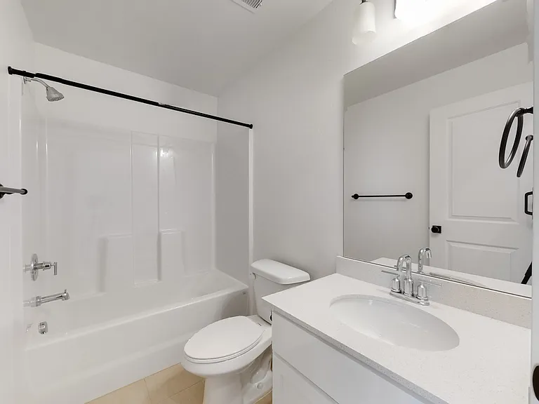 546 S 1040 W — Photo 24