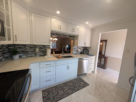 5th image of 1024 SE 5TH Avenue #308