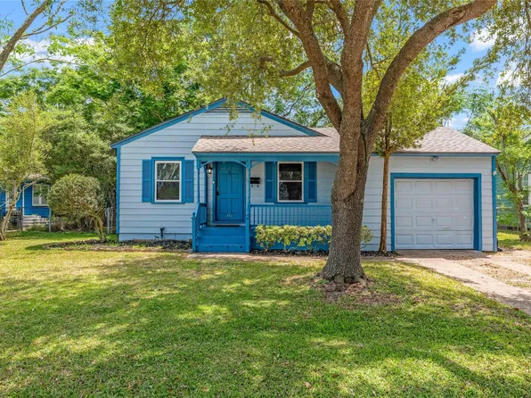 115 Whiting St, Galveston, TX 77550
