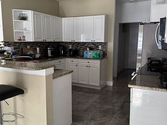 2nd image of 3055 El Camino Real